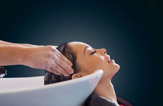 エイジングケアの為に整体ヘッドスパで脳疲労を解消／都立大学の貸切美容室SCHERE ZACK